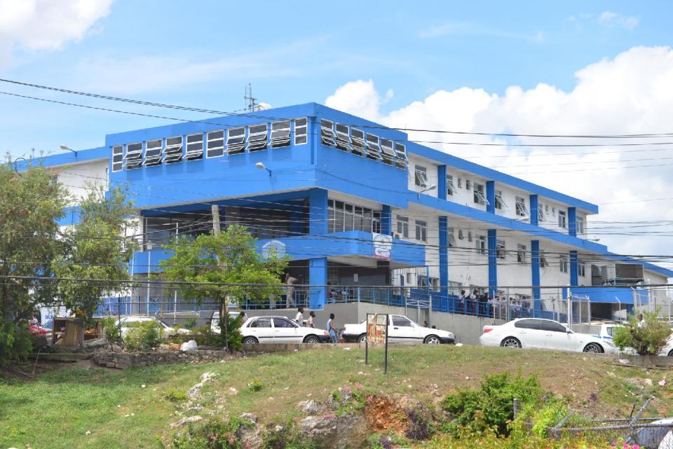 This April 17, 2014, photo, shows the main police station in the central Jamaican city of May Pen. An investigative commission tasked with probing abuse allegations against Jamaica’s security forces raided the troubled police station earlier this year, seizing guns and questioning officers. So far, eight officers in the division have been charged with murder and nine more slayings are being investigated as suspicious. Jamaica’s security forces have long been accused of indiscriminate shootings and unlawful killings. All total, 27 police officers are now facing charges of murder brought by the investigative commission. (AP Photo/David McFadden)