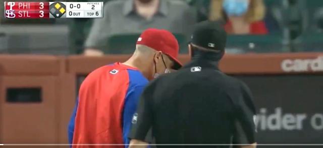 Cardinals' SS Edmundo Sosa hit first base umpire Junior Valentine directly  in the head 