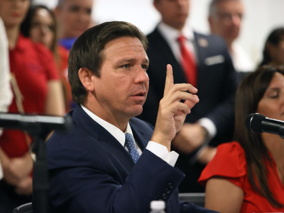 Florida Gov Ron Desantis Signs Order That Would Strip Schools Of Funding For Imposing A Mask