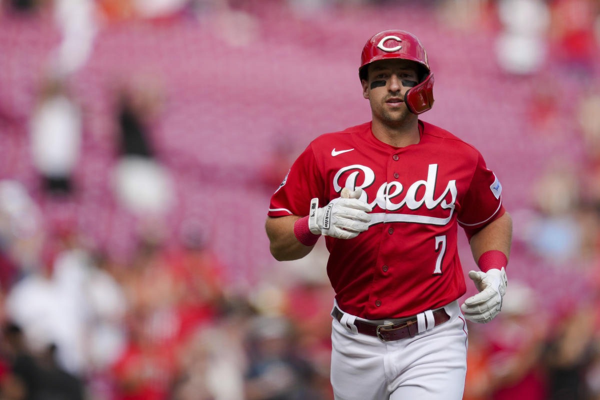 Steer's 3-run homer helps wild-card chasing Reds beat first-place