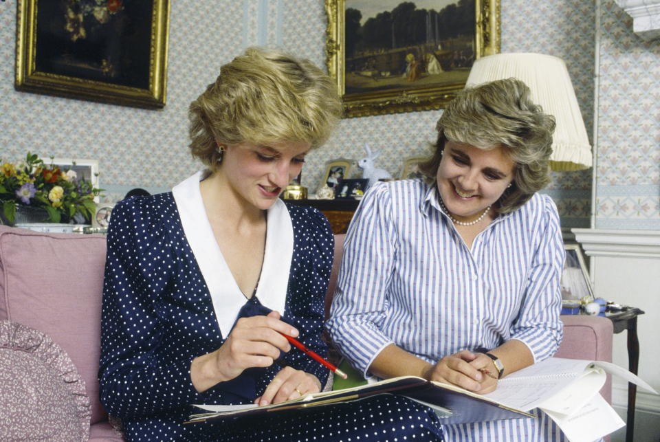 Princess Diana wore a long-sleeved polka dot dress, with shoulder pads and a dramatic white collar back in 1985. Photo: Getty Images