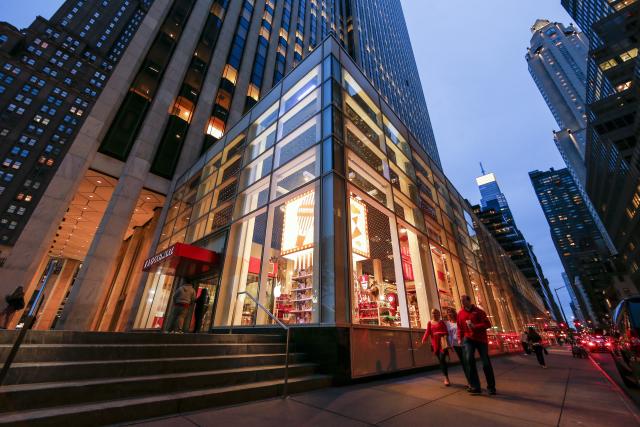 FAO Schwarz, iconic toy store, opening anew in Manhattan - CBS News