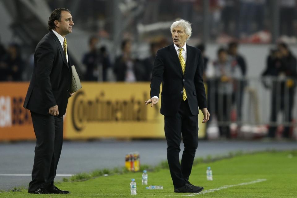 Néstor Lorenzo (izquierda), asistente de José Pékerman (Foto AP/Martín Mejía)