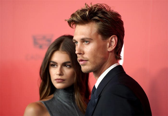 Kaia Gerber y Austin Butler posan juntos