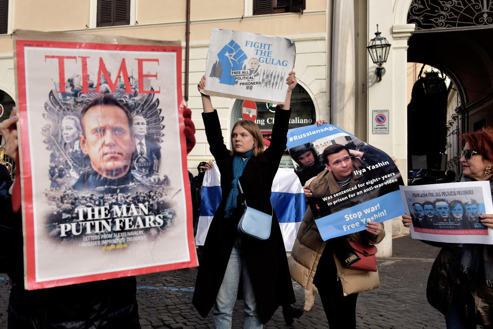 Russische Aktivisten demonstrieren in Italien (Bild: Simona Granati - Corbis/Corbis via Getty Images)