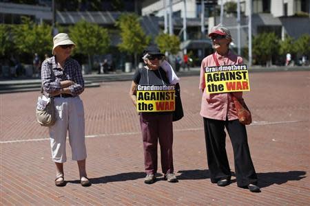 Demonstrators stand under the sun during an anti-war rally in San Francisco, California September 7, 2013. REUTERS/Stephen Lam