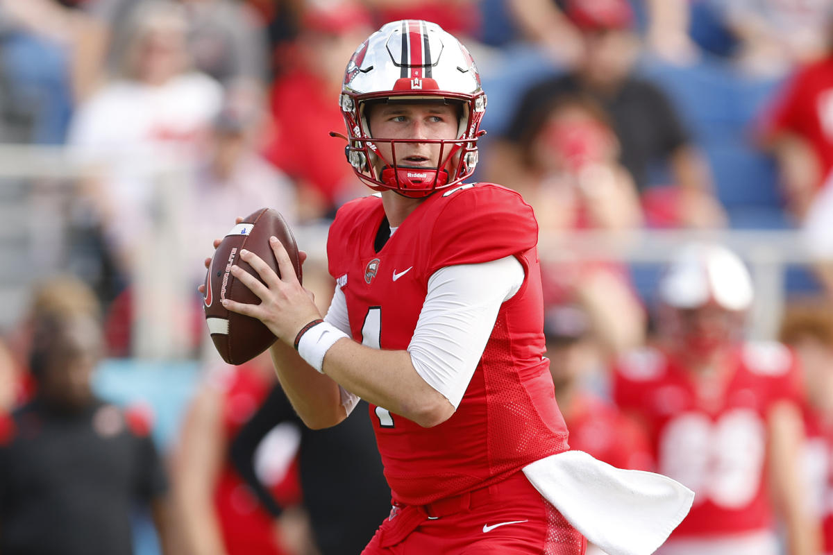 American Team quarterback Bailey Zappe of Western Kentucky (17) throws a  pass in an NCAA college football game Saturday, Feb. 5, 2022, in Mobile,  Ala. (AP Photo/Butch Dill Stock Photo - Alamy