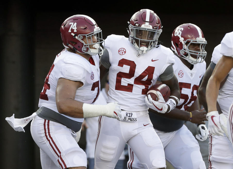 Alabama OL Brandon Kennedy (56) reportedly wants to transfer to either Auburn or Tennessee. (AP Photo/Mark Humphrey)