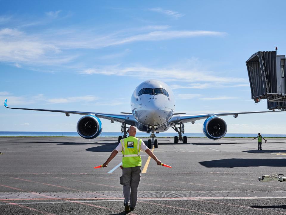 FRENCH BEE AIRBUS A350.900 11