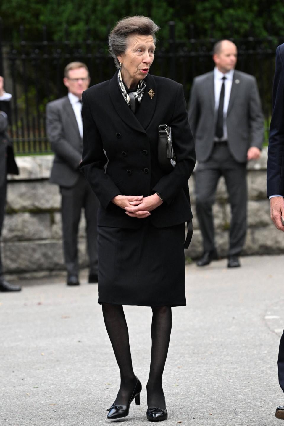 Members of the Royal family walk back from Crathie Kirk and examine floral tributes following the death of Queen Elizabeth, in Balmoral, Scotland, Britain, September 10, 2022. 10 Sep 2022 Pictured: Queen Elizabeth II dies at Balmoral. Day 3 . Members of the Royal family walk back from Crathie Kirk and examine floral tributes at the gates of Balmoral following the death of Queen Elizabeth II in Balmoral, Scotland, Britain, September 10, 2022. Photo credit: Mirrorpix / MEGA TheMegaAgency.com +1 888 505 6342