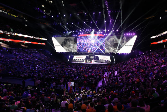 Watch the AR concert that opened up the 2020 League of Legends World  Championship - The Verge