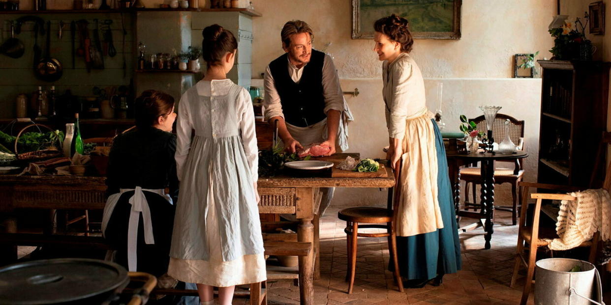 Ils se sont rencontrés en 1998 sur le tournage des « Enfants du siècle » (lui, Musset ; elle, Sand). Benoît Magimel et Juliette Binoche se retrouvent pour « La Passion de Dodin Bouffant ». - Credit: