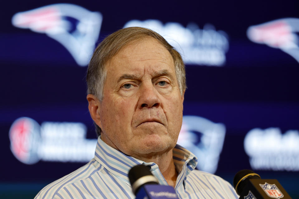 Bill Belichick en de New England Patriots gingen in januari uit elkaar na 24 jaar als hoofdtrainer van het team.  (Foto door Winslow Townson/Getty Images)