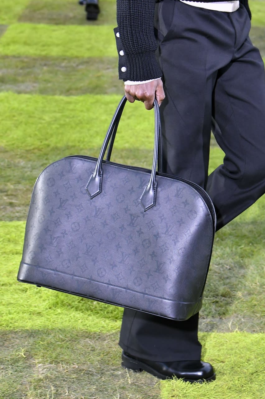 LOUIS VUITTON 2025春夏男裝巴黎大騷亮點：孔劉、Jeffrey同框合照；這些旅行主題手袋連女生都被吸引到了