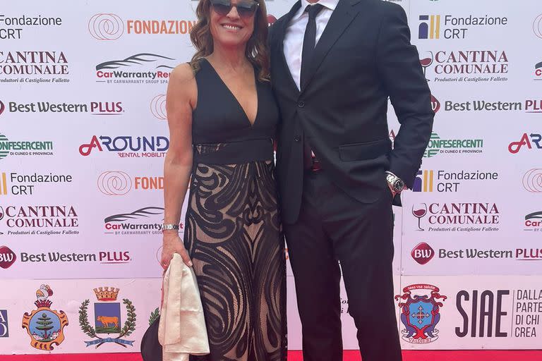 Gabriel Corrado y su esposa en la alfombra roja del festivalk de cine AmiCorti 