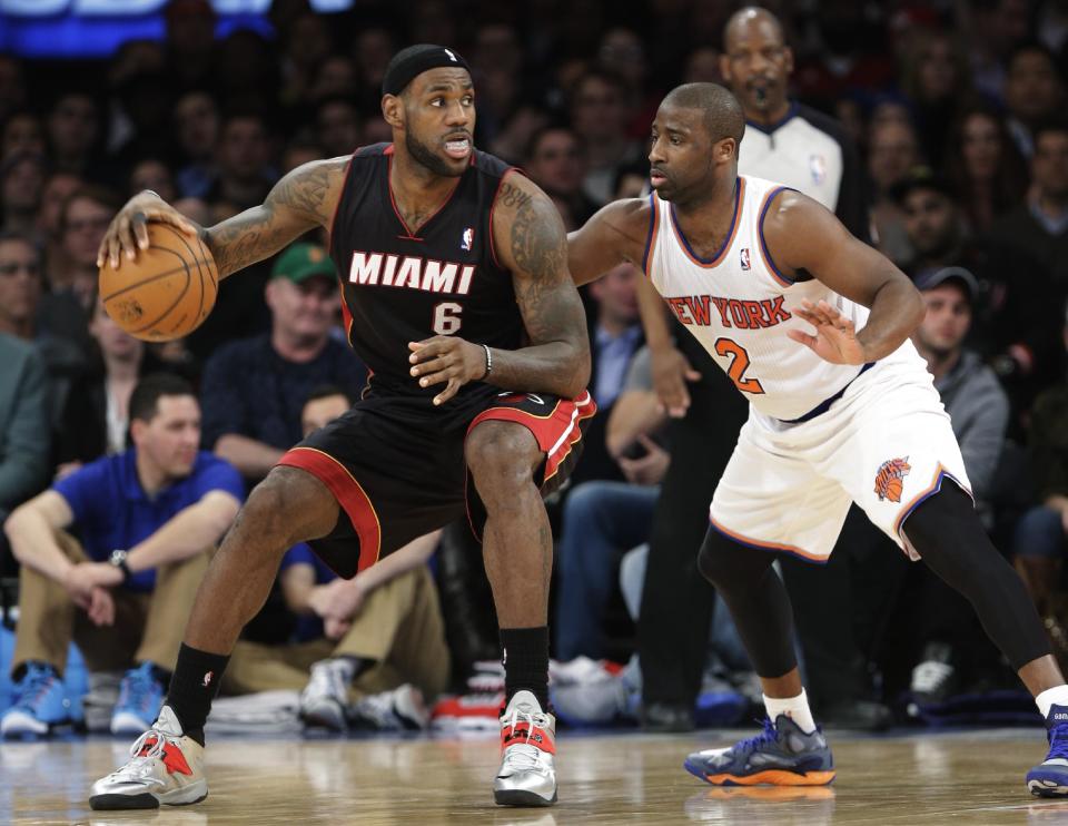 New York Knicks' Raymond Felton (2) defends against Miami Heat's LeBron James (6) during the first half of an NBA basketball game on Thursday, Jan. 9, 2014, in New York. (AP Photo/Frank Franklin II)