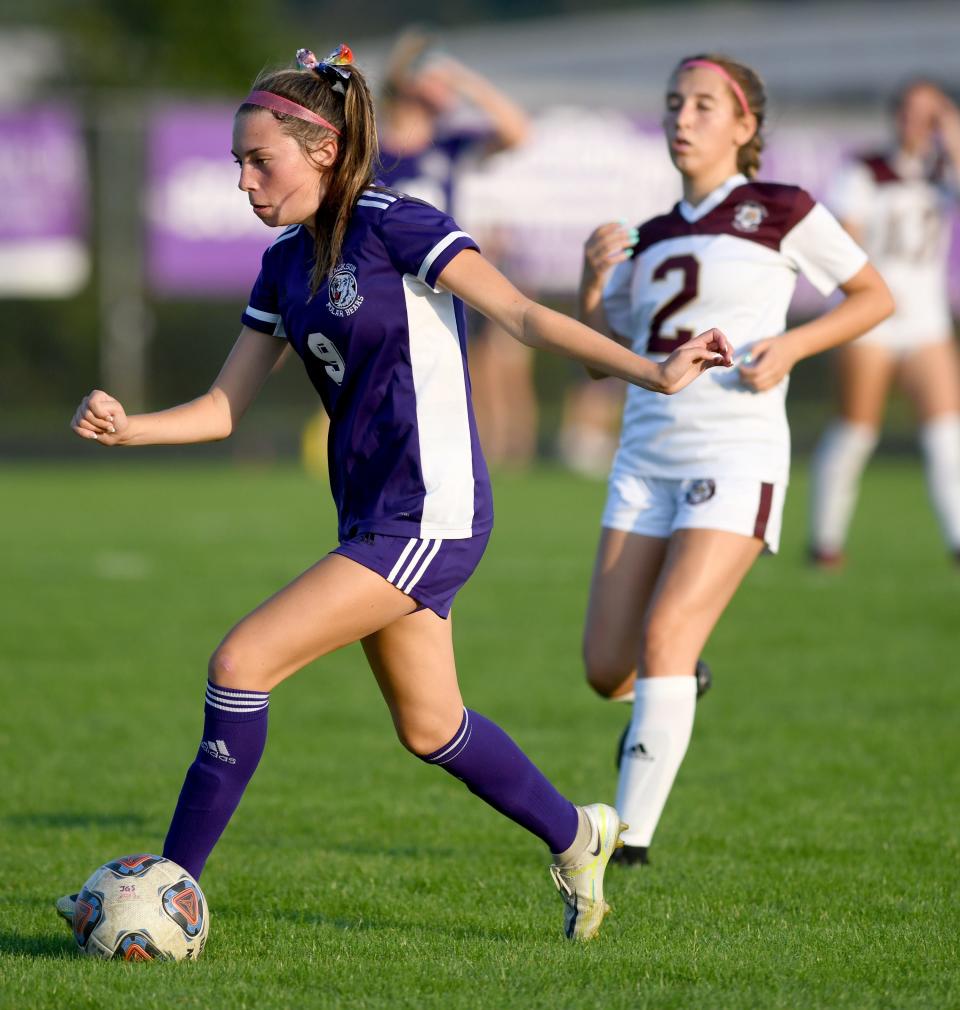 Jackson's Ellen Chiofolo tries to keep ahead of a Stow defender during Thursday's match.