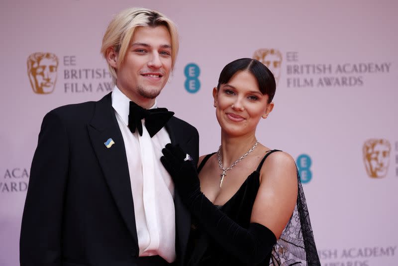 Foto de Archivo: Millie Bobby Brown y Jake Bongiovi en la 75 edición de los Premios BAFTA