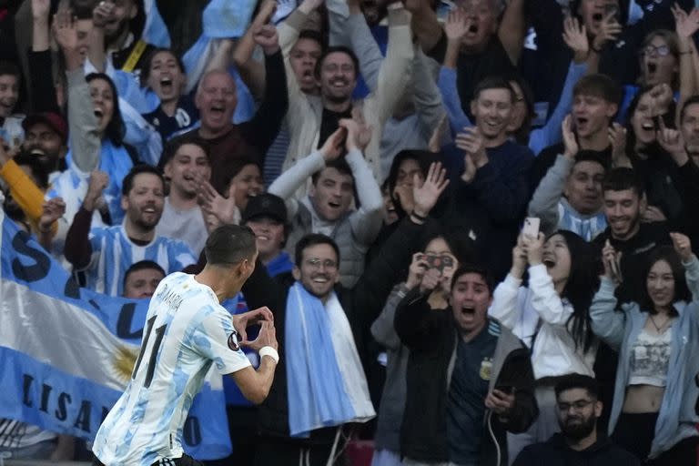 El festejo de Ángel Di María tras anotar el segundo gol argentino en la Finalissima con Italia