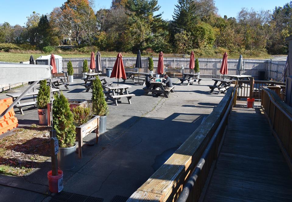 The outdoor dining area at Missing Link BBQ in Somerset.