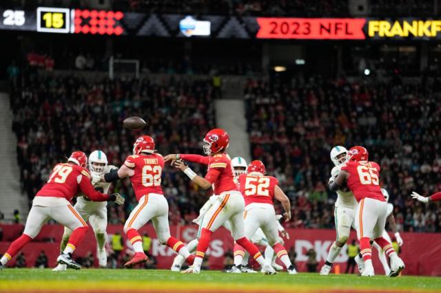 How much do the Kansas City Chiefs players and team earn for