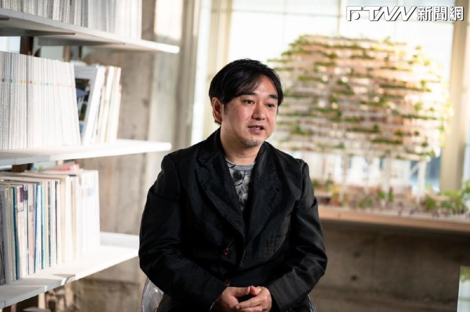 日本自然系建築家—平田晃久，東京工作室受訪畫面。（圖／義泰建設提供）