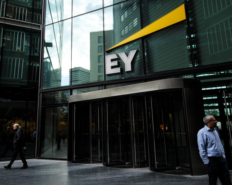 “Ernst & Young” gehört zu den größten Beraterfirmen der Welt. (Symbolbild: Getty Images)