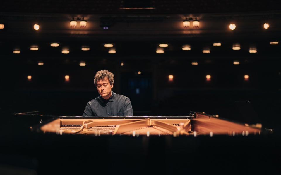 Pianist Paul Lewis  - Mihaela Bodlovic 