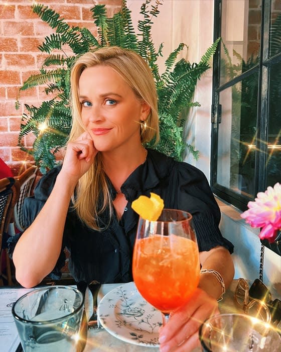 reese-witherspoon-cocktail