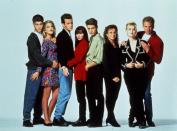 <p>Man war nicht nur Fan, man wollte sein wie sie: Der Cast von Beverly Hills 90210 beeinflusste Anfang der 90er Jahre Teenager überall auf der Welt. Frisuren, Klamottenauswahl, Cliquenbildung – alles sollte so sein, wie es bei Brandon, Brenda, Dylan und Kelly war. Die Serie lief in den USA von 1990 bis 2000. Danach wurde es jedoch still um die einstigen Teenie-Helden. (Bild: ddp Images)</p>