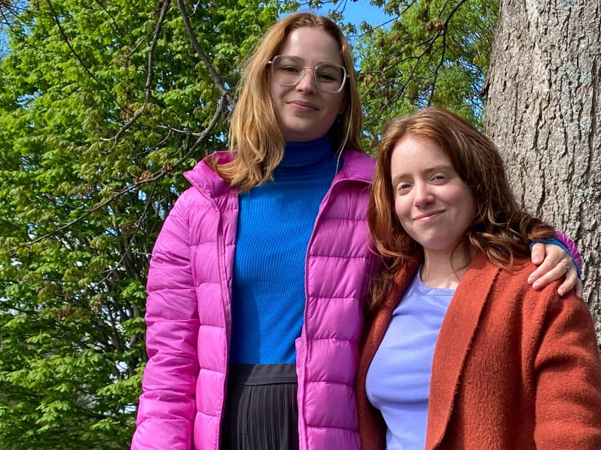 Kathleen Laurin-Mc Carthy, left, and Maude Boutin St-Pierre, right, have been close friends for 11 years. While they each have a spouse, the pair want to raise a child together in the future. But the Quebec laws in place make this kind of plan difficult.  (Raphaël Beaumont-Drouin/Radio-Canada  - image credit)