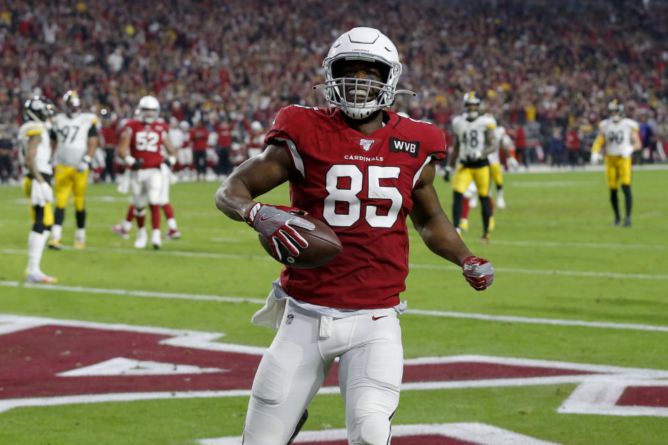 Arizona Cardinals tight end Charles Clay (85) scores a touchdown against the Pittsburgh Steelers during the first half of an NFL football game, Sunday, Dec. 8, 2019, in Glendale, Ariz. (AP Photo/Rick Scuteri)