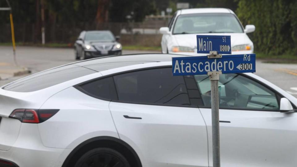 Cars stop at the intersection of Highway 41 and Main Street in Morro Bay on Dec. 16, 2021. A roundabout is proposed for the location where even at relatively slow times, there are often several vehicles lined up to negotiate turns.