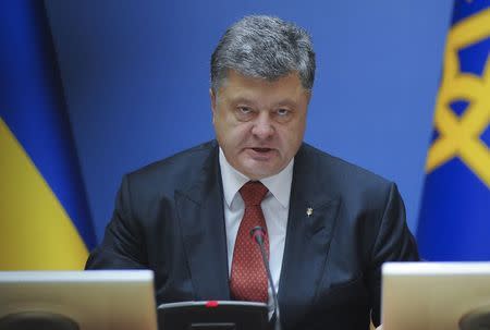 Ukrainian President Petro Poroshenko addresses a cabinet meeting in Kiev, Ukraine, September 8, 2015. REUTERS/Andrew Kravchenko/Pool