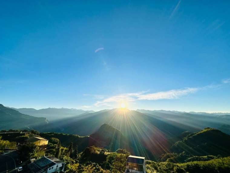  從阿里山英迪格酒店就能看見日出美景。(圖：業者提供)