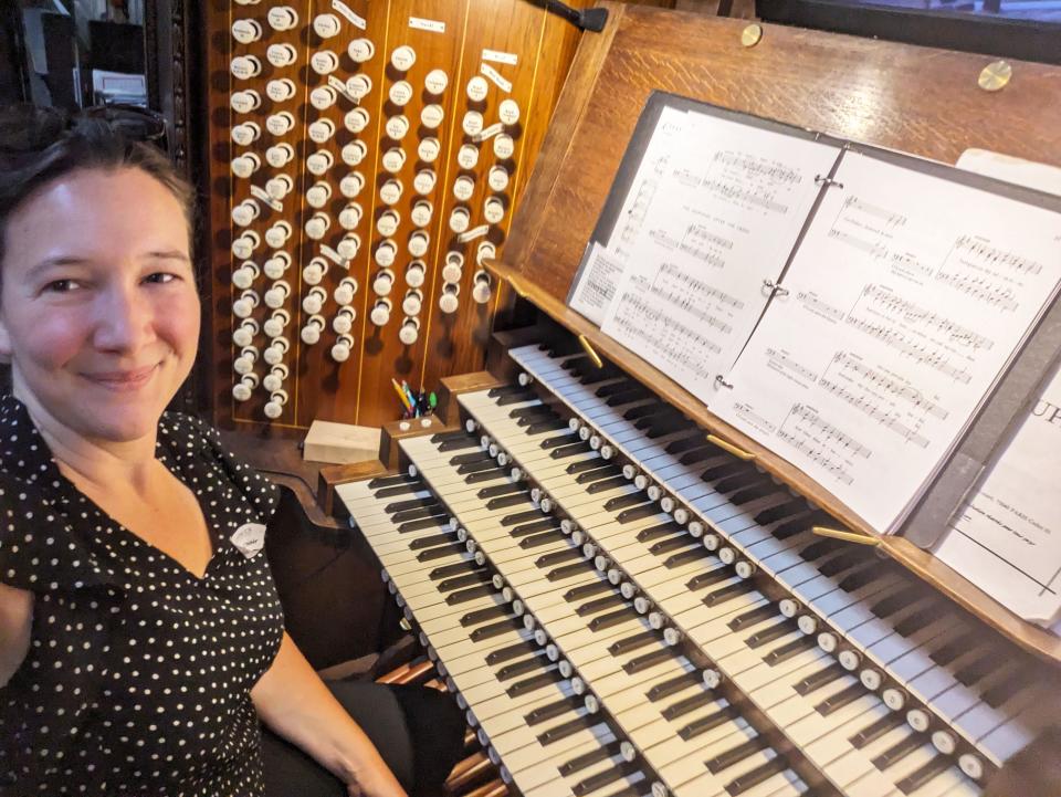 Organist Emma Whitten, formerly of Oak Ridge, accompanied the St. Stephen’s Choir at St. Paul’s Cathedral and St. George’s Chapel at Windsor Castle.