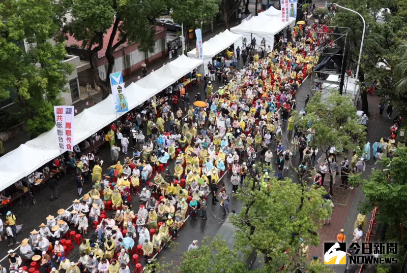 ▲立法院外抗議群眾已經滿出濟南路。（圖／記者陳明安攝，2024.05.28）