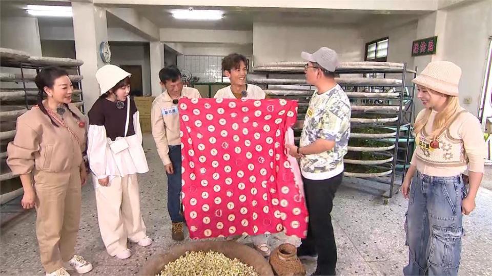 花蓮瑞穗「找茶」去！　　動手做柚香茶　　阿翔祭出「道具」