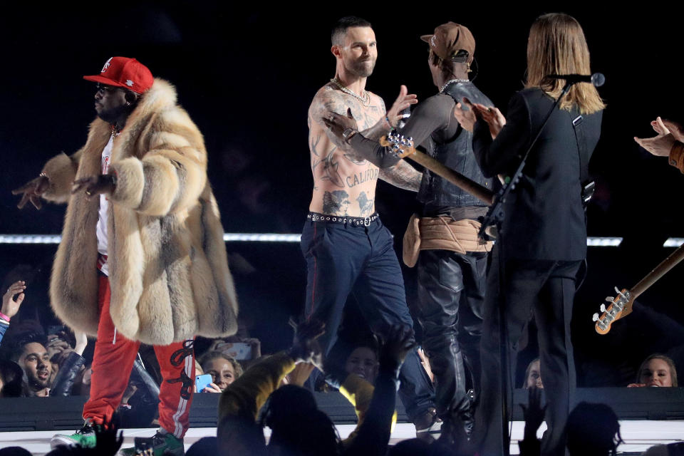 Levine hugging Scott as the show comes to a close.&nbsp; (Photo: Mike Ehrmann via Getty Images)