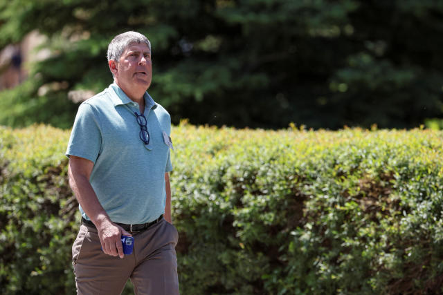 Comcast CEO Brian Roberts Addresses Jeff Shell Ouster: 'Obviously a Tough  Moment