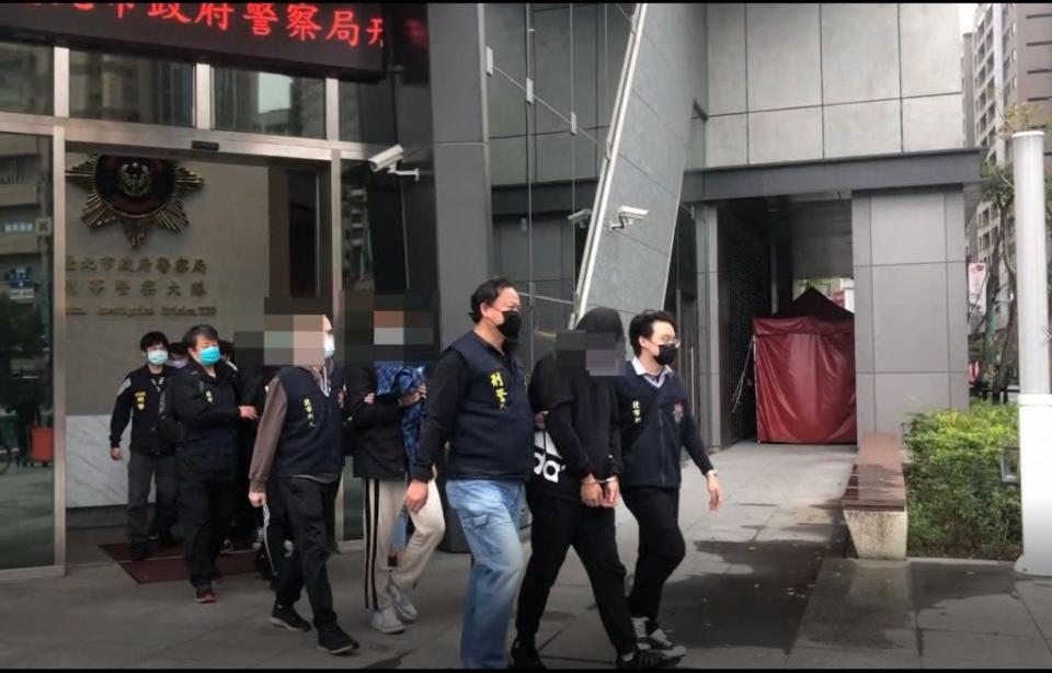 &#x0053f0;&#x005317;&#x005e02;&#x005211;&#x005927;&#x007834;&#x007372;&#x004e00;&#x00500b;&#x004ee5;&#x009322;&#x005acc;&#x0070ba;&#x009996;&#x007684;&#x008a50;&#x005718;&#x006d17;&#x009322;&#x006c34;&#x00623f;&#x00ff0c;&#x00902e;&#x006355;&#x005341;&#x00540d;&#x0072af;&#x005acc;&#x0079fb;&#x009001;&#x006cd5;&#x008fa6;&#x003002;&#x00ff08;&#x008a18;&#x008005;&#x005468;&#x0095a9;&#x00751f;&#x00651d;&#x00ff09;