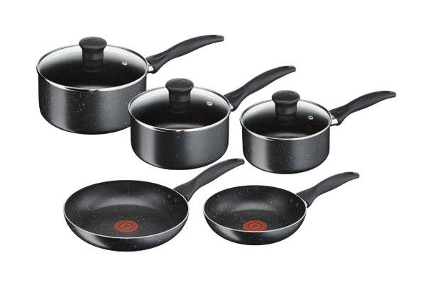 You can save a sizzling 46% on this non-stick Tefal pots and pans set.