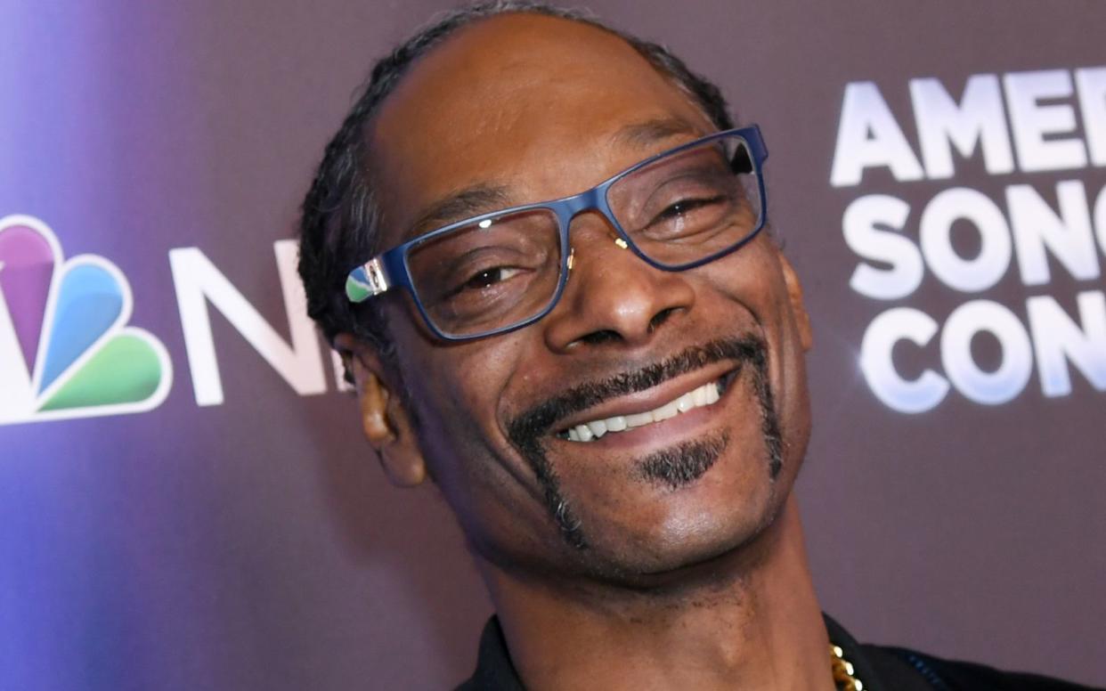 Das Filmproduktionsunternehmen Universal Pictures gibt bekannt, das Leben und die Karriere von Rapper Snoop Dogg zu verfilmen. Er selbst soll den Film produzieren. (Bild: 2022 Getty Images/JC Olivera)