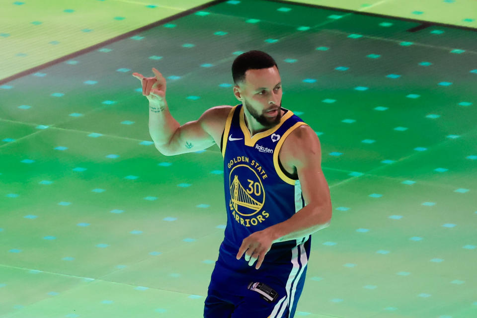 INDIANAPOLIS, INDIANA - FEBRUARY 17: Stephen Curry #30 of the Golden State Warriors celebrates after defeating Sabrina Ionescu #20 of the New York Liberty in a 3-point challengeduring the State Farm All-Star Saturday Night at Lucas Oil Stadium on February 17, 2024 in Indianapolis, Indiana. NOTE TO USER: User expressly acknowledges and agrees that, by downloading and or using this photograph, User is consenting to the terms and conditions of the Getty Images License Agreement. (Photo by Justin Casterline/Getty Images)