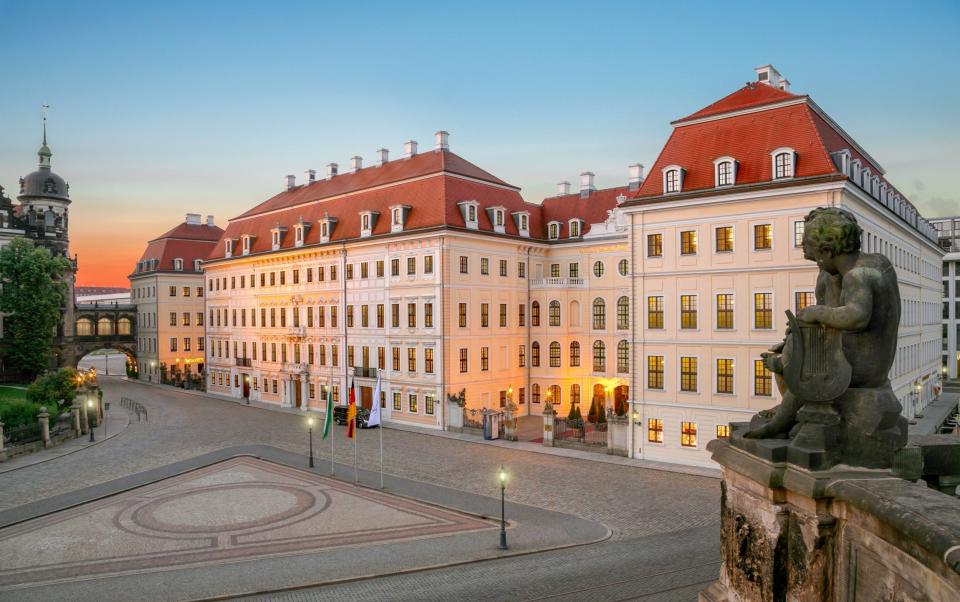 Enjoy the view of the Hotel Taschenbergpalais Kempinski