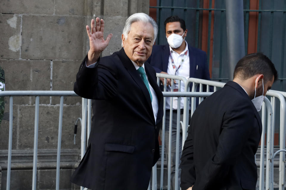 Manuel Bartlett Diaz, entrando a Palacio Nacional. (Photo credit should read Luis Barron / Eyepix Group/Future Publishing via Getty Images).