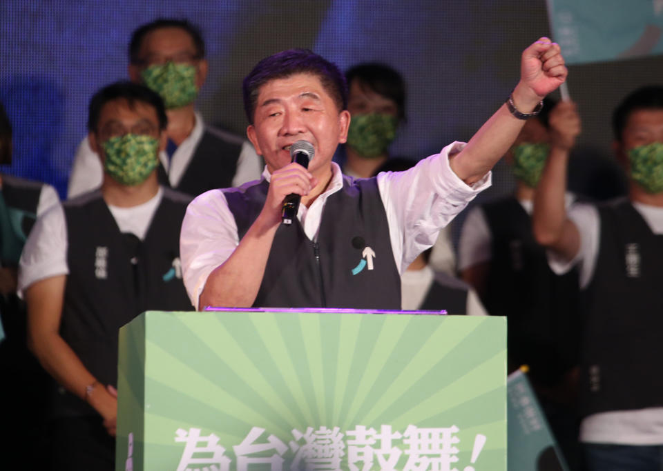 民進黨台北市長候選人陳時中12日出席在凱道舉行的「1112『為台灣鼓舞』凱道造勢晚會」並呼籲選民支持。（姚志平攝）