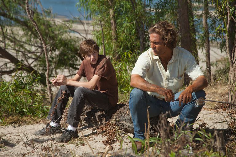 Tye Sheridan y Matthew McConaughey en Mud