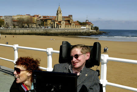 FILE PHOTO: British astrophysicist Stephen Hawking (R) and his wife Elaine pose in front of the San Lorenzo beach in the northern Spanish city of Gijon April 10, 2005. REUTERS/Alonso Gonzales/File Photo