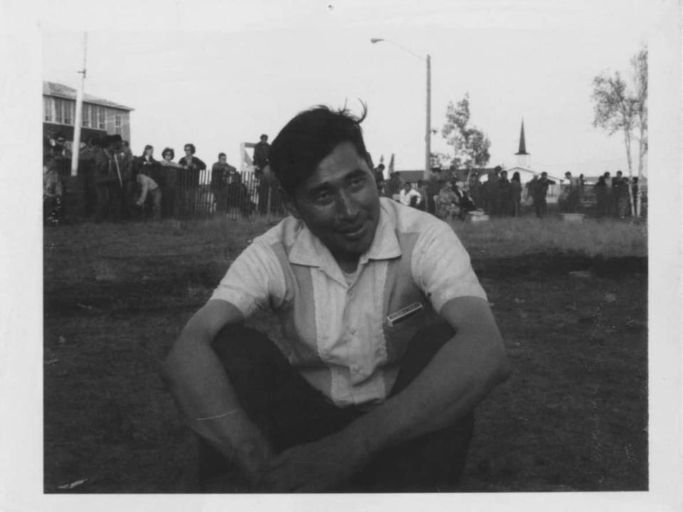 A photo of Edward Lennie from July 1971 sitting down in Chief Jim Koe Park in Inuvik, N.W.T. (Inuvialuit Digital Library - image credit)